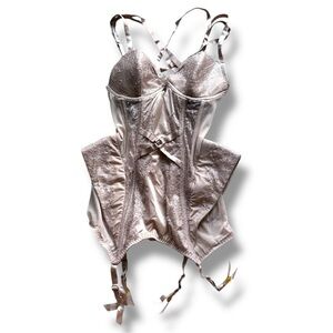 Victorias Secret Elegant Lace Corset in Cream